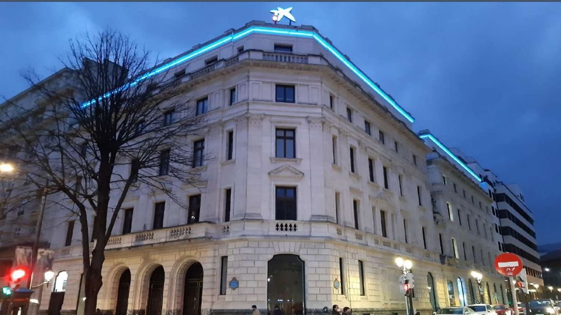 CaixaBank — Iluminación de fachada